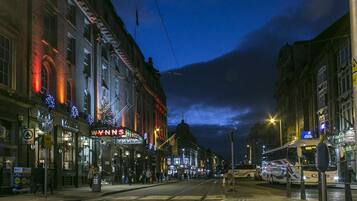 Fachada del alojamiento - Noche