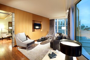 Premium-sengetøj, minibar, pengeskab på værelset, skrivebord