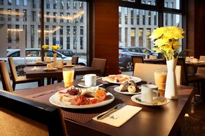 Buffet breakfast on weekdays (EUR 23 per person)