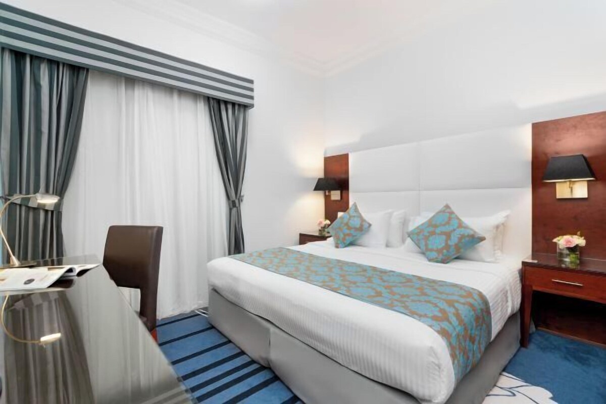 Premium bedding, minibar, in-room safe, desk