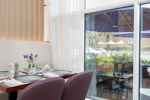 Terrace/patio - Golden Sands Hotel & Residences (Sharjah)