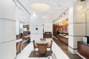 Desayuno buffet todos los días (con cargo)
