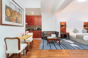 Literie de qualité, minibar, coffre-fort, décor unique