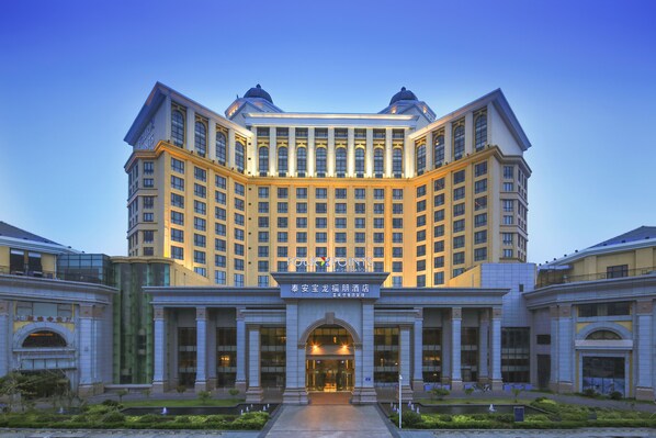 Front of property - evening/night - Four Points by Sheraton Tai'an (Tai'an)