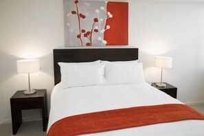 Premium bedding, pillowtop beds, desk, blackout drapes - Toowoomba Central Plaza Apartment Hotel (Toowoomba)
