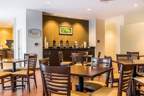 Dining - Comfort Suites Leesville near Fort Johnson (Leesville)