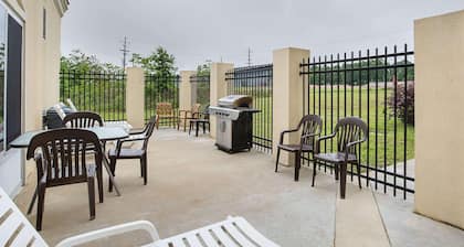Comfort Suites