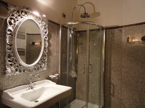 Superior Apartment, 2 Bedrooms | Bathroom | Shower, free toiletries, hair dryer, bidet - Castello Izzalini Todi Resort (Todi)