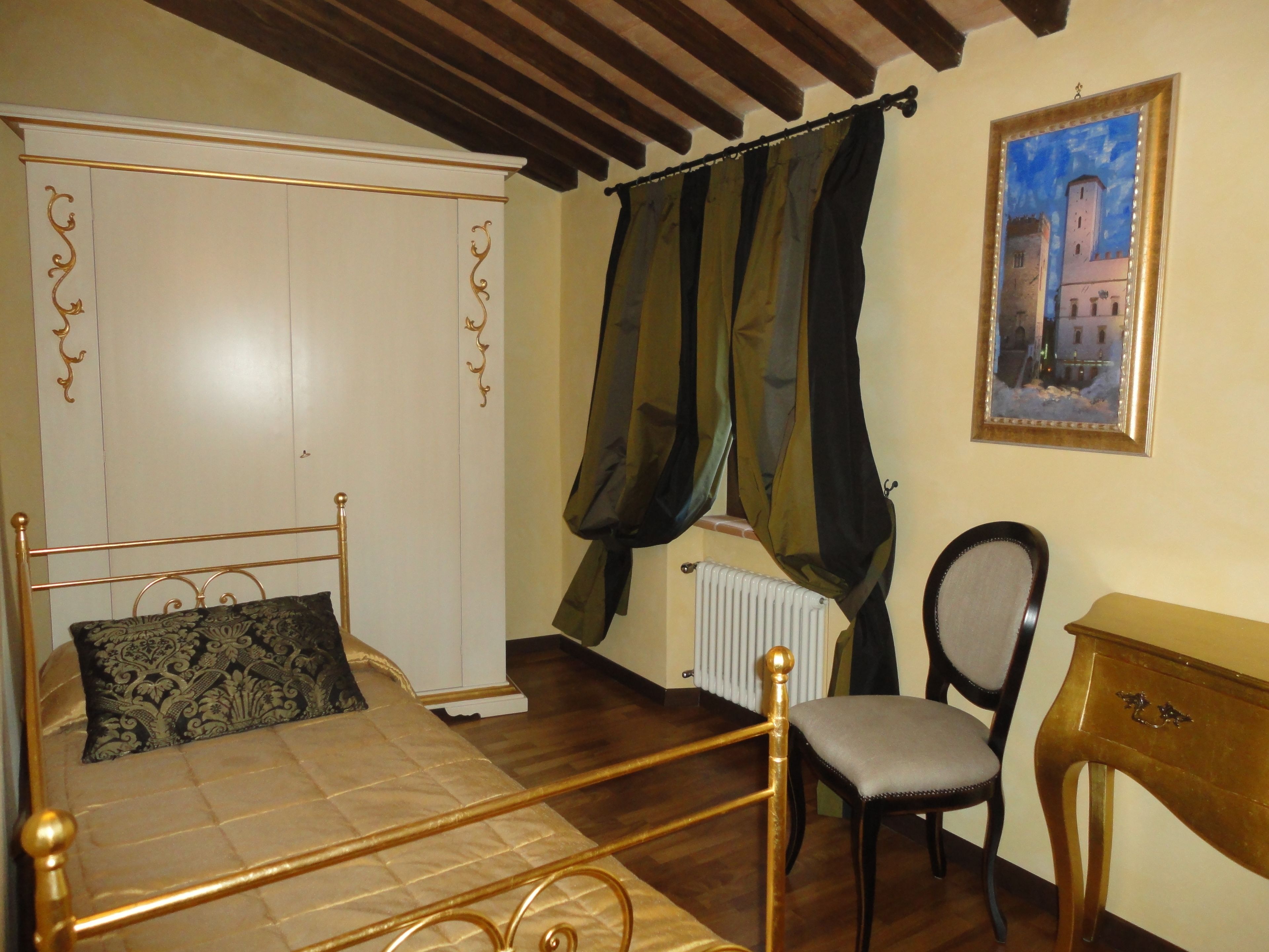 Apartamento superior, 2 habitaciones | 1 dormitorio, cortinas opacas, sistema de insonorización y wifi gratis