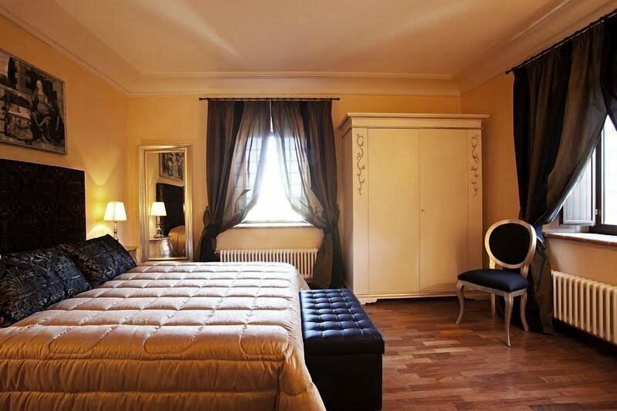1 bedroom, blackout curtains, soundproofing, free WiFi