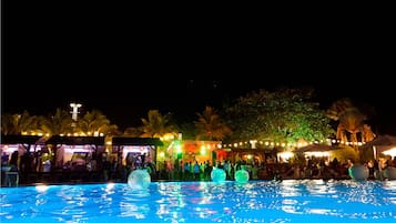 Outdoor pool, pool cabanas (surcharge), pool umbrellas