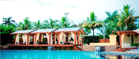 Piscine extérieure, tentes de plage, parasols de plage