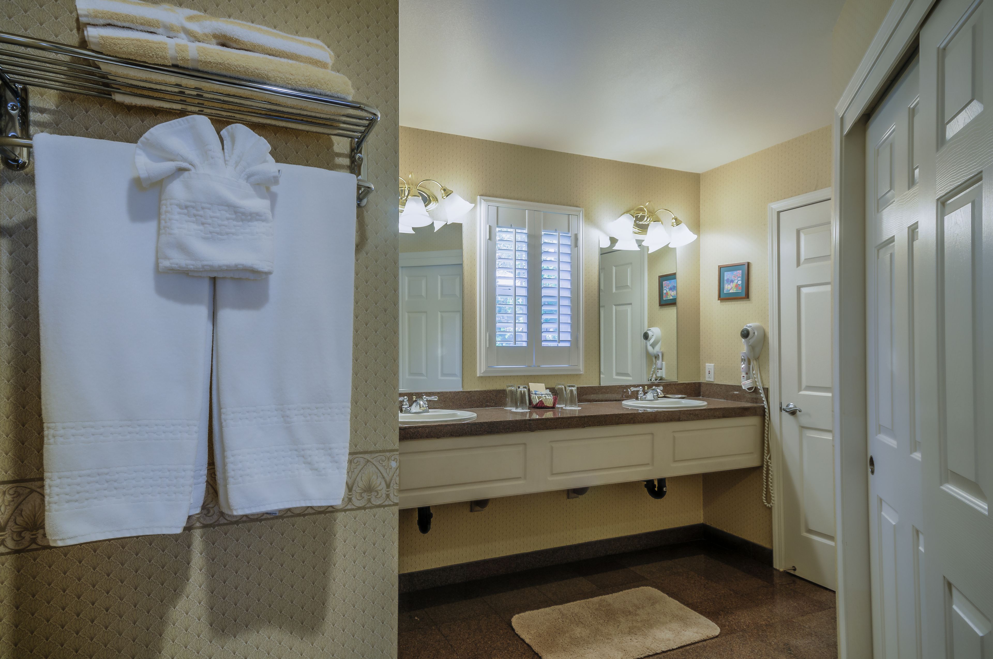 luxury suite, 1 queen bed | bathroom | combined shower/bathtub, free toiletries, hair dryer, bathrobes