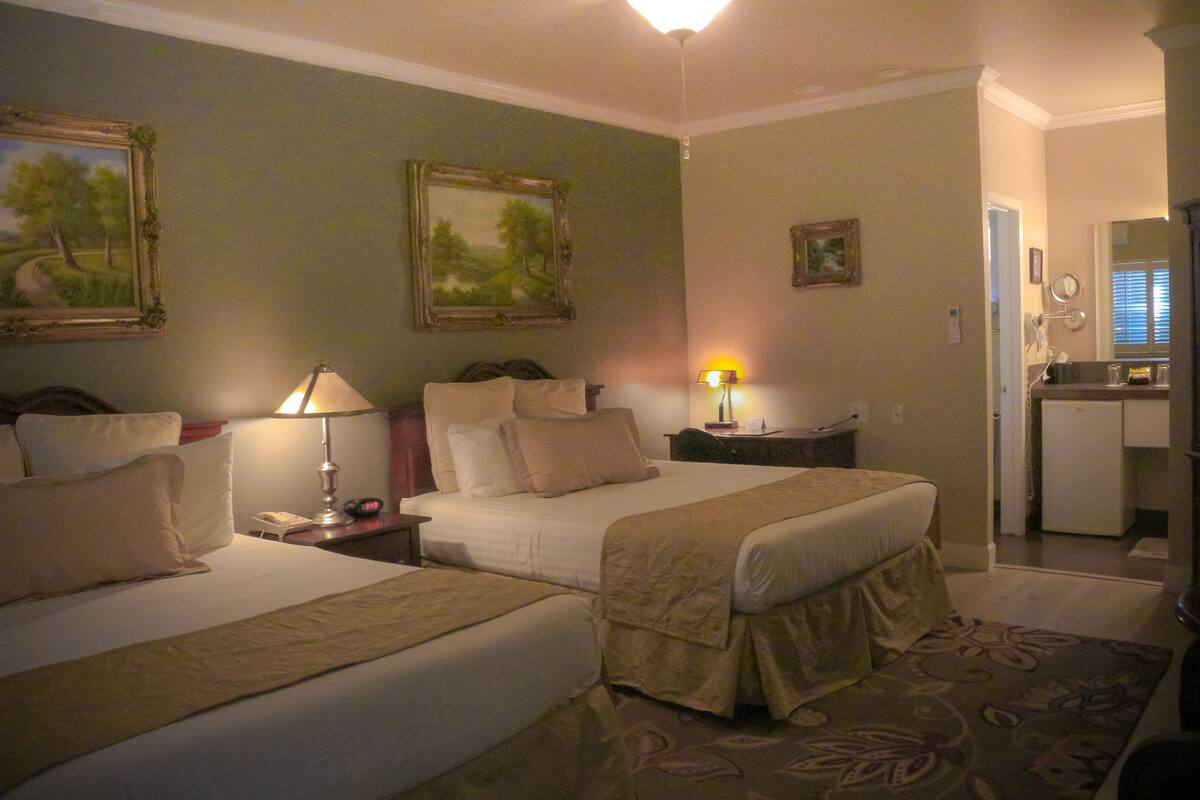 Phòng, 2 giường cỡ queen (Guest) | Bộ đồ giường cao cấp, nệm Tempur-Pedic, minibar 
