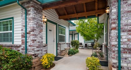 Grass Valley Courtyard Suites