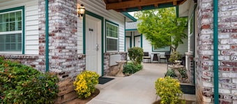 Grass Valley Courtyard Suites