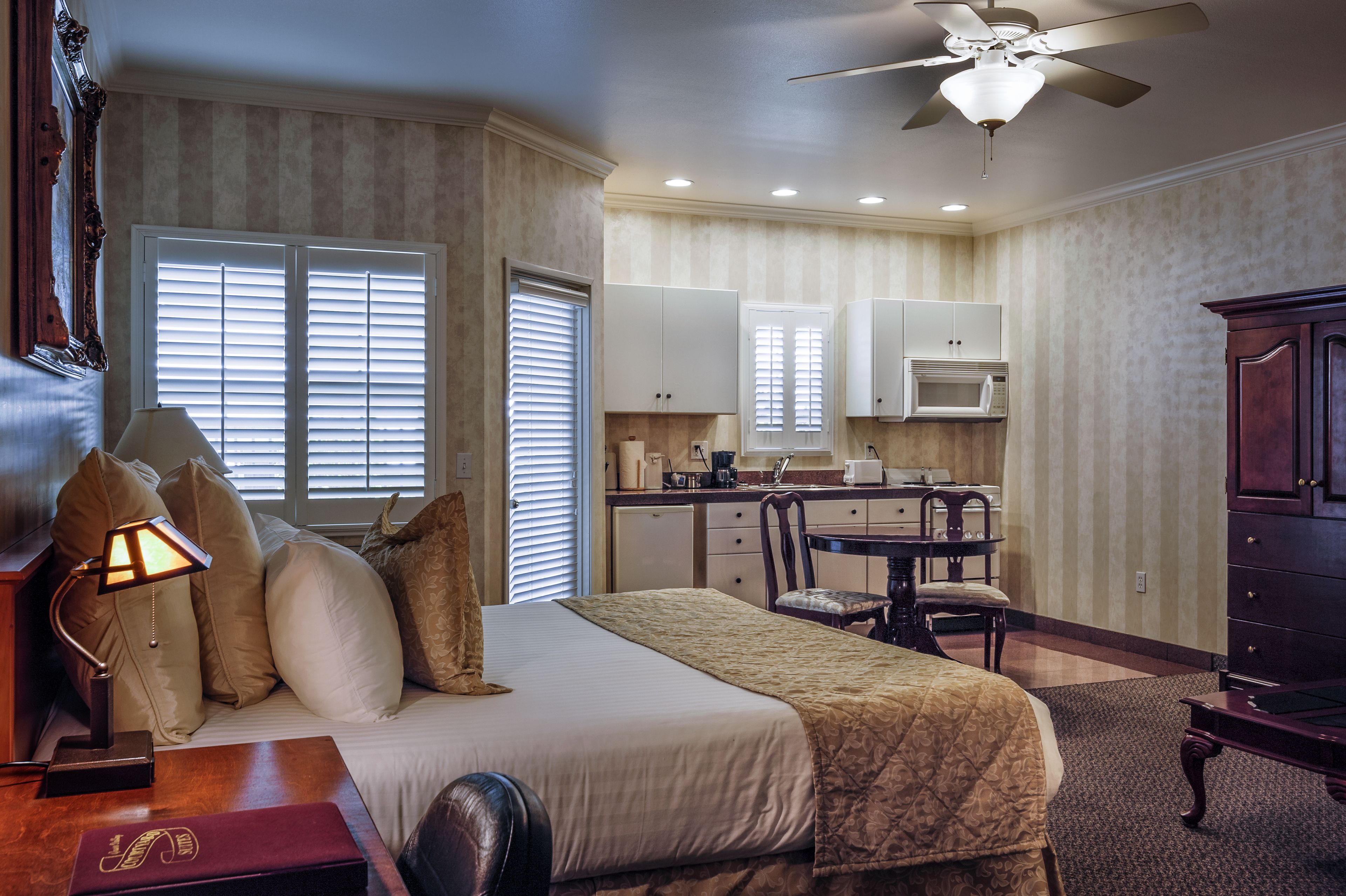 suite, 1 king bed | 1 bedroom, premium bedding, tempur-pedic beds, minibar