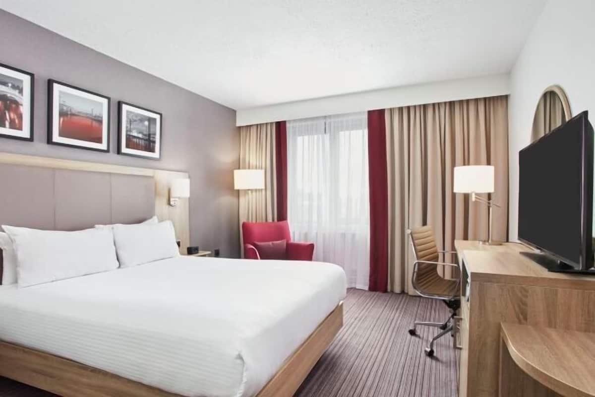 In-room safe, iron/ironing board, free WiFi, bed sheets