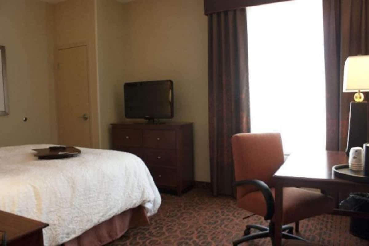 In-room safe, iron/ironing board, free WiFi, bed sheets