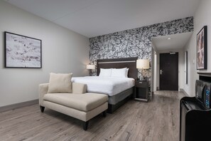 Hypo-allergenic bedding, in-room safe, desk, laptop workspace - Hampton Inn & Suites Chattanooga/Downtown (Chattanooga)