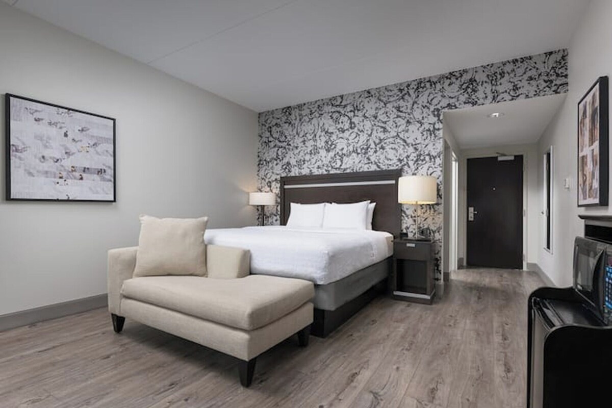 Hypo-allergenic bedding available, in-room safe, desk, laptop workspace