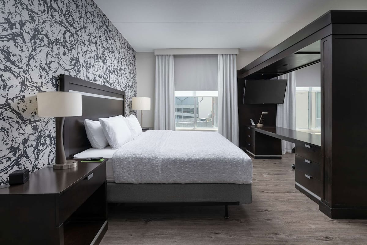 Hypo-allergenic bedding, in-room safe, desk, laptop workspace