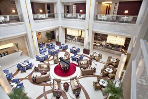 Lobby - Regal Plaza Hotel & Residence (Shanghai)