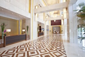 Lobby - Regal Plaza Hotel & Residence (Shanghai)