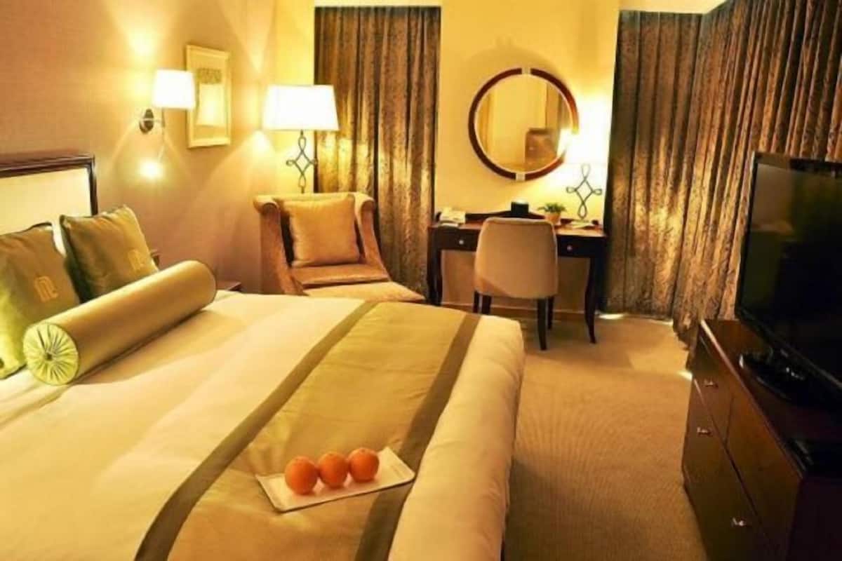 Minibar, in-room safe, soundproofing, iron/ironing board