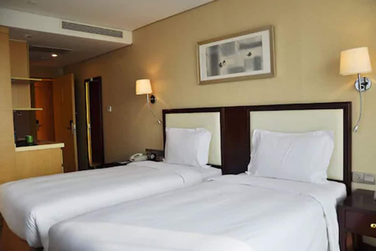 Minibar, in-room safe, soundproofing, iron/ironing board