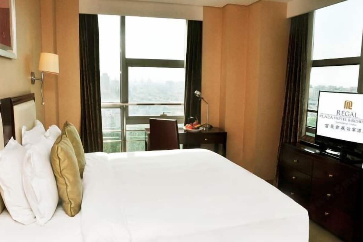 Minibar, in-room safe, soundproofing, iron/ironing board