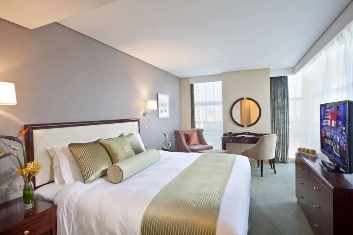 Minibar, in-room safe, soundproofing, iron/ironing board