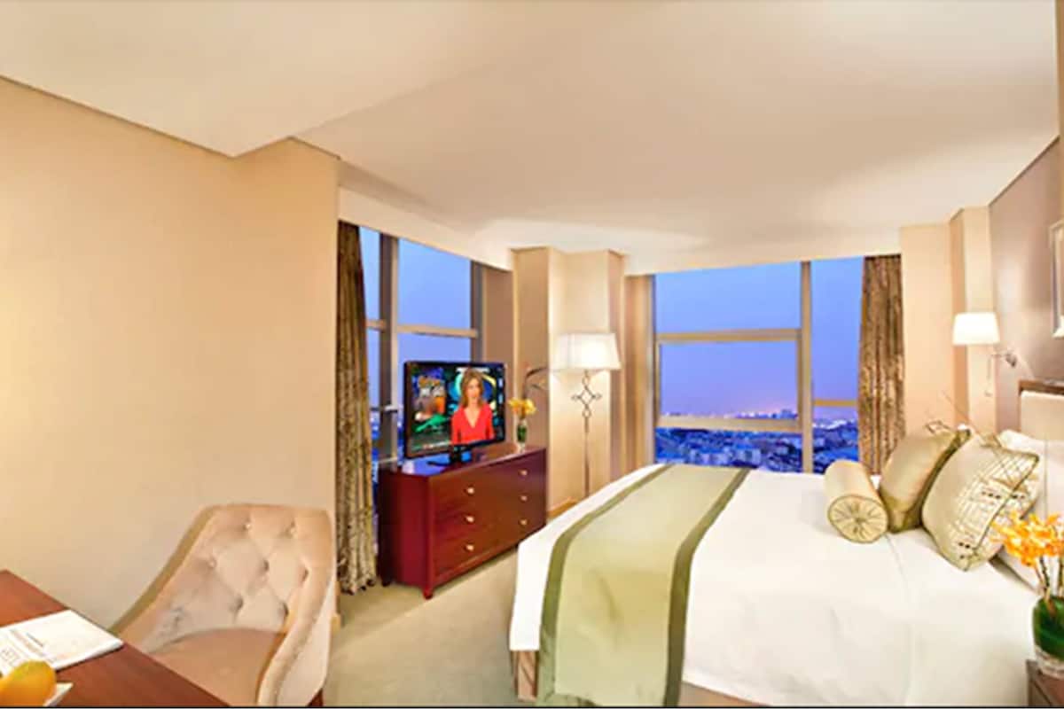 Minibar, in-room safe, soundproofing, iron/ironing board