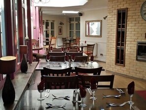 Daily full breakfast (GBP 7.50 per person)