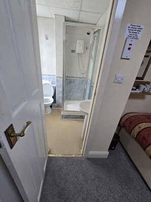 Standard Double or Twin Room, Ensuite | Bathroom - The Albany Hotel (Blackpool)