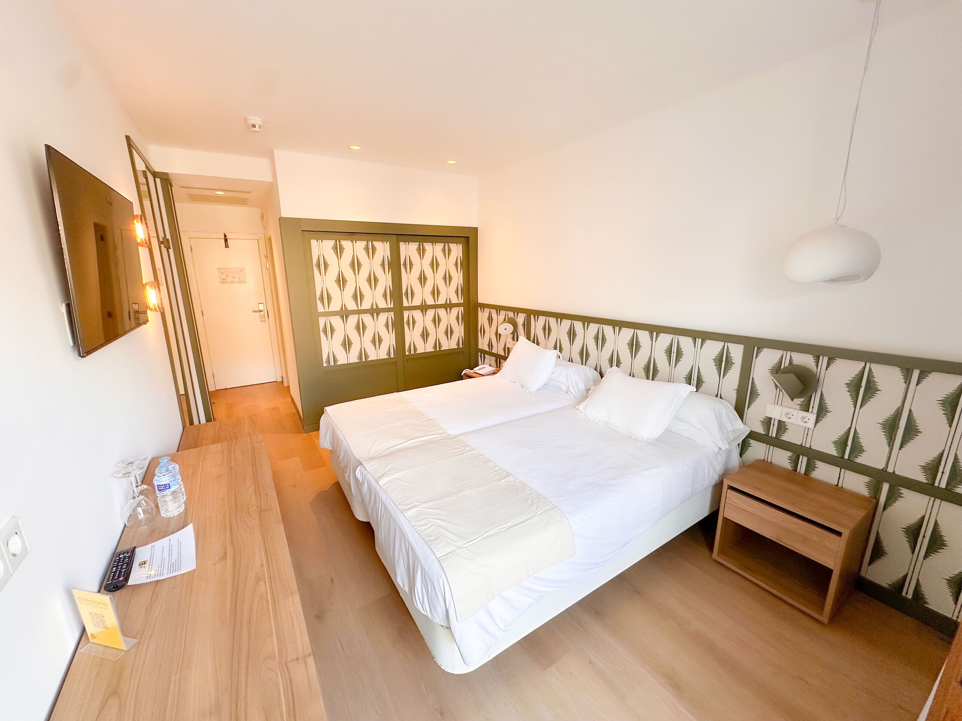 Superior Double Room, Balcony | Desk, WiFi (free), bed sheets