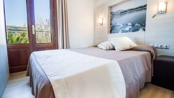 Een bureau, gratis wifi, beddengoed