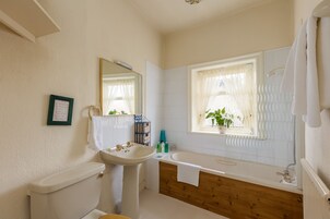 Classic Double Room, Ensuite | Bathroom