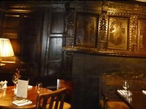 Breakfast, lunch and dinner served - The Talbot Inn (Ledbury)