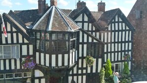 A traditional Tudor-style building with a sign reading "The Talbot." - The Talbot Inn (Ledbury)