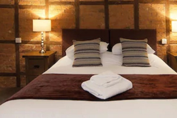 Desk, iron/ironing board (on request), WiFi (free), bed sheets