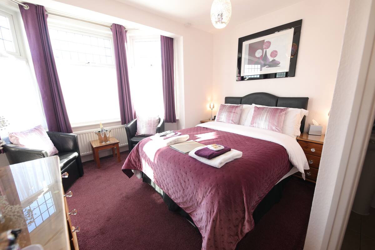 Standard Double Room | Egyptian cotton sheets, premium bedding, desk