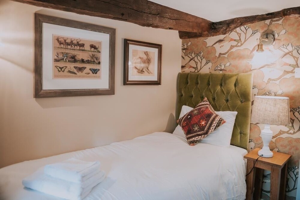 Falkland Arms by null