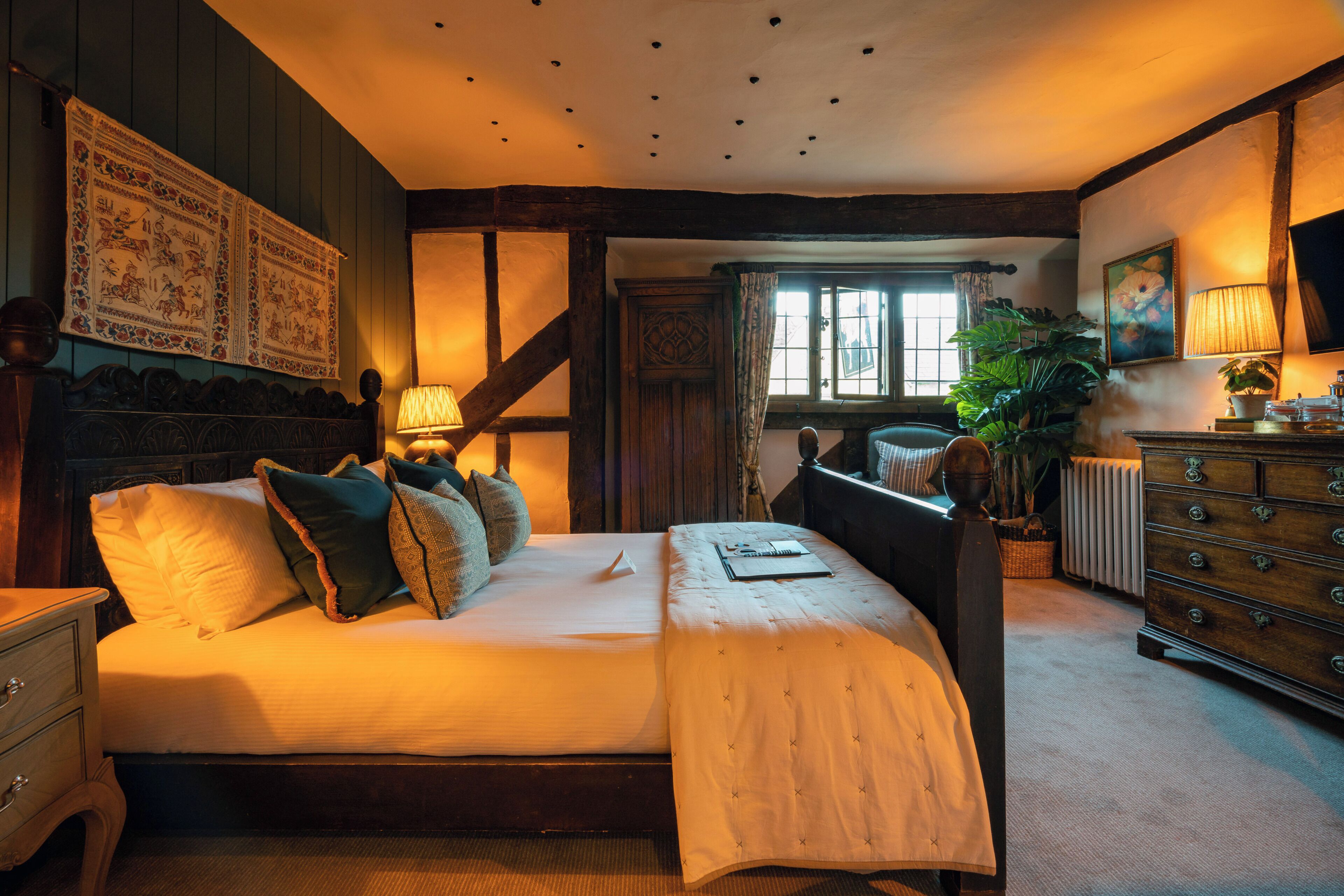 Individually decorated, laptop workspace, iron/ironing board, free WiFi