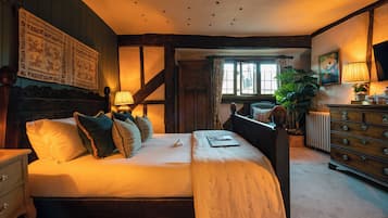 Individually decorated, laptop workspace, iron/ironing board, free WiFi