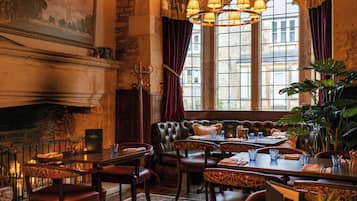 Breakfast, lunch, dinner served; British cuisine