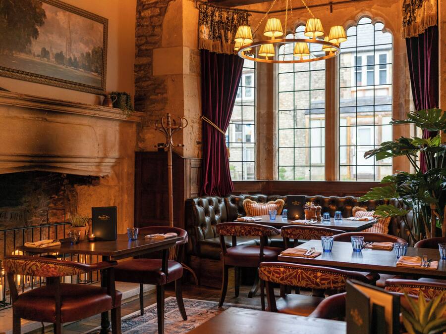 Breakfast, lunch, dinner served; British cuisine