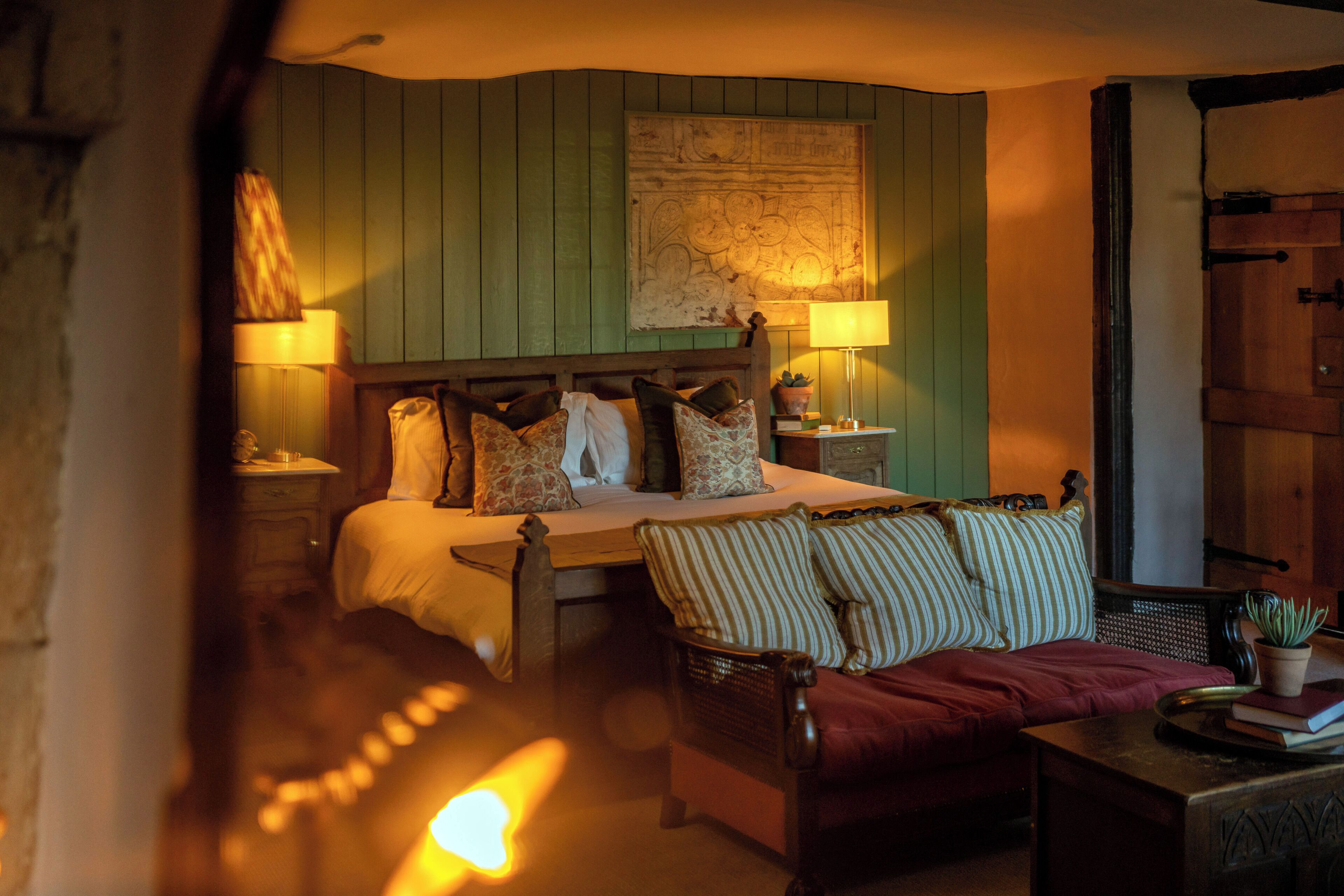 Premium Double Room Ensuite with Shower (Momouth) | Individually decorated, laptop workspace, iron/ironing board, free WiFi