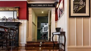 3 bar/lounge