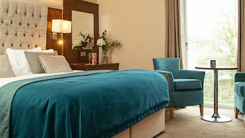 デラックス ダブルルーム | デスク、ノートパソコン用作業スペース、遮光カーテン、アイロン / アイロン台